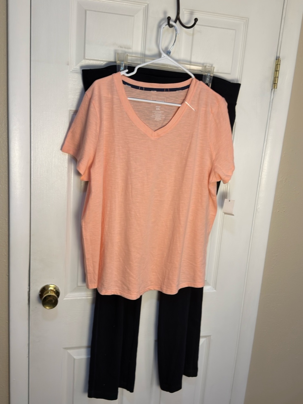 Sonoma Peach V-Neck Short Sleeve Tee and black lounge pants XL